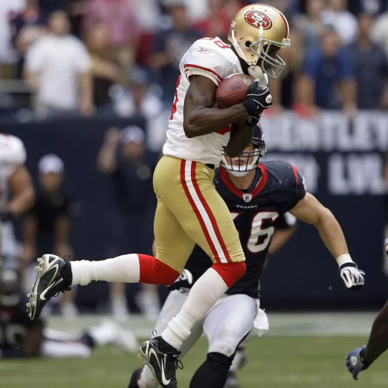 Isaac Bruce catches ball