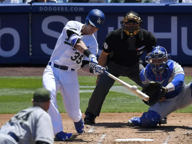 Cody Bellinger hits home run