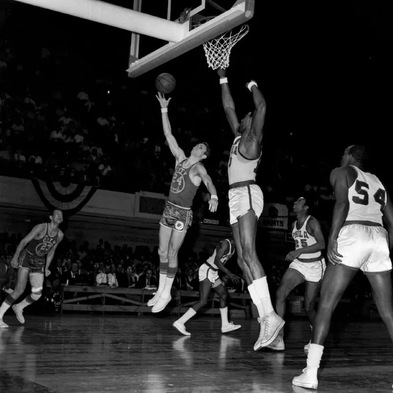 San Francisco Warriors Rick Barry tries hook shot