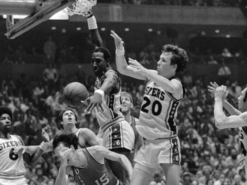 Darryl Dawkins in action