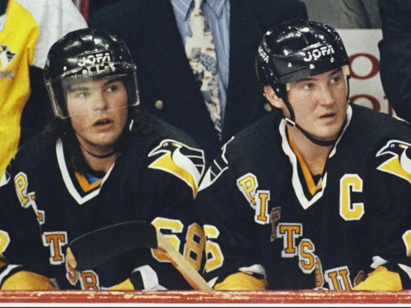 Lemieux and Jaromir Jagr on sidelines