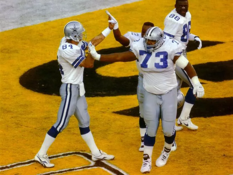 Larry Allen congratulates Jay Novacek