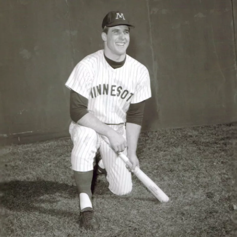 Noel Jenke kneeling