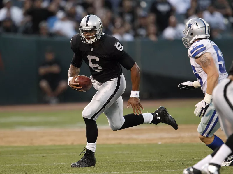 Terrelle Pryor scrambles against Dallas Cowboys