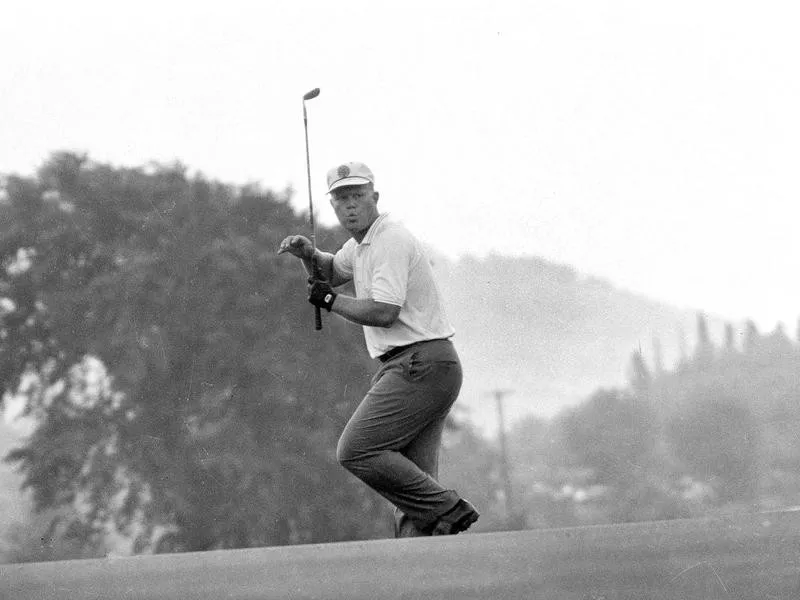 Jack Nicklaus jumps as he racks up birdie on third hole