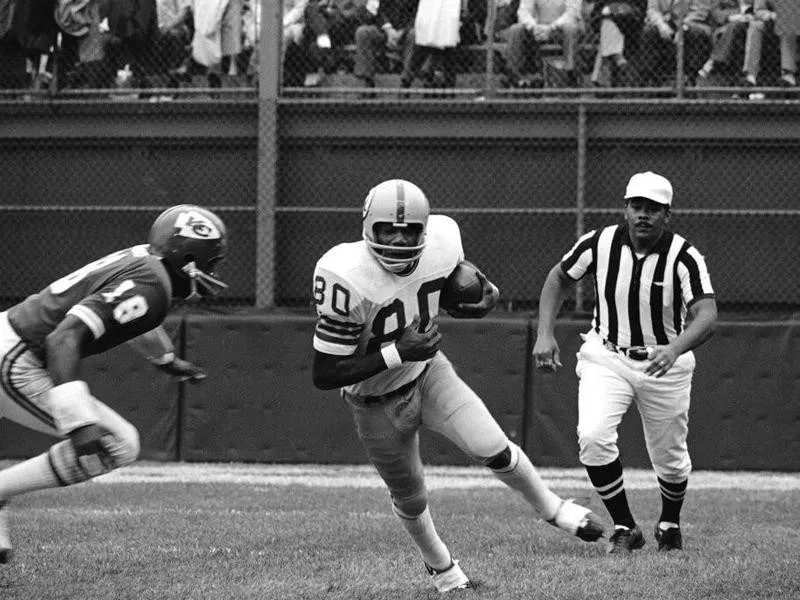 Emmitt Thomas prepared to make a hit