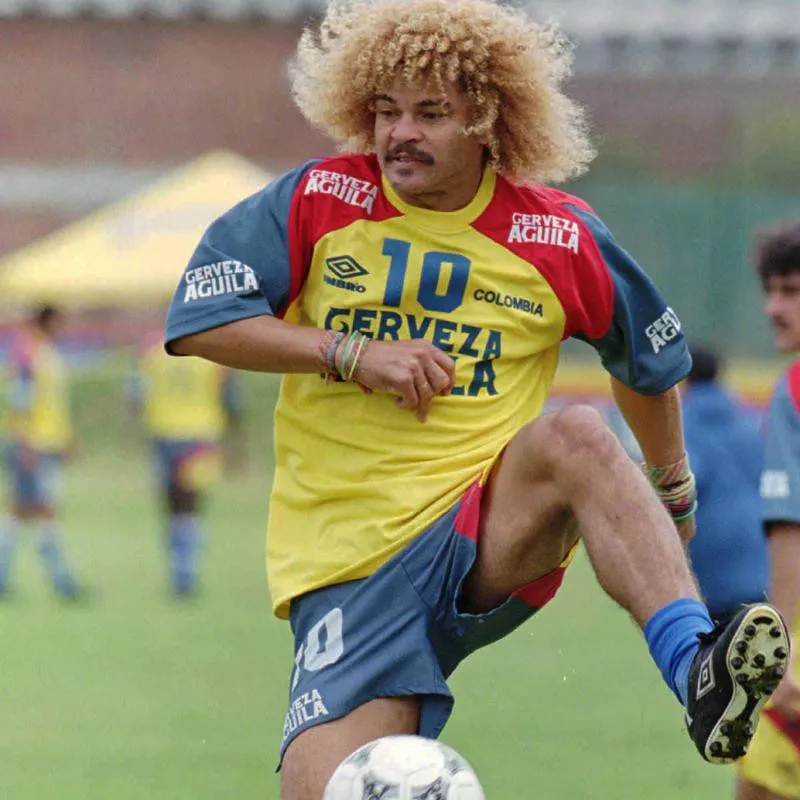 Valderrama takes control of ball