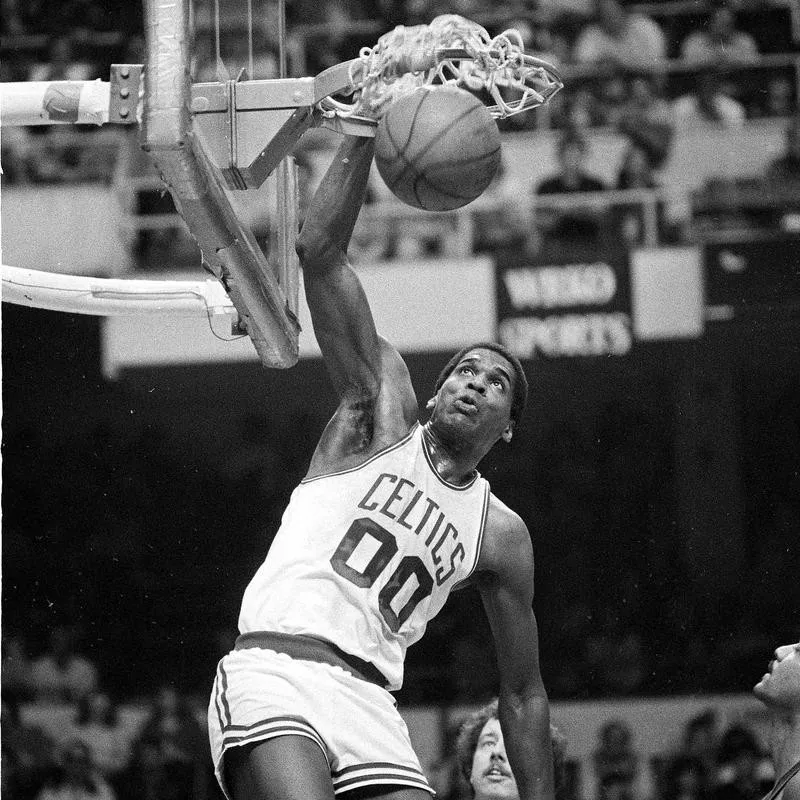 Robert Parish dunks