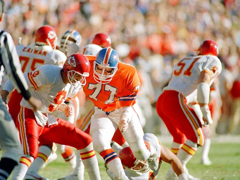 Denver Broncos linebacker Karl Mecklenburg