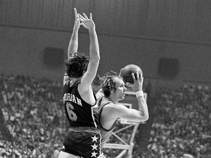 Golden State Warriors forward Rick Barry