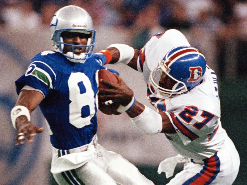 Denver Broncos safety Steve Atwater defends