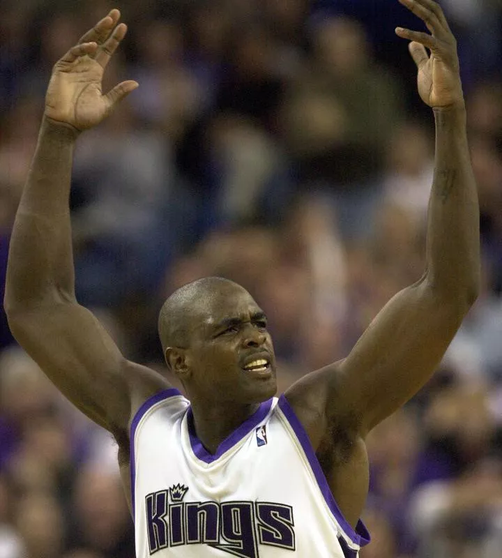 Chris Webber raises his arms