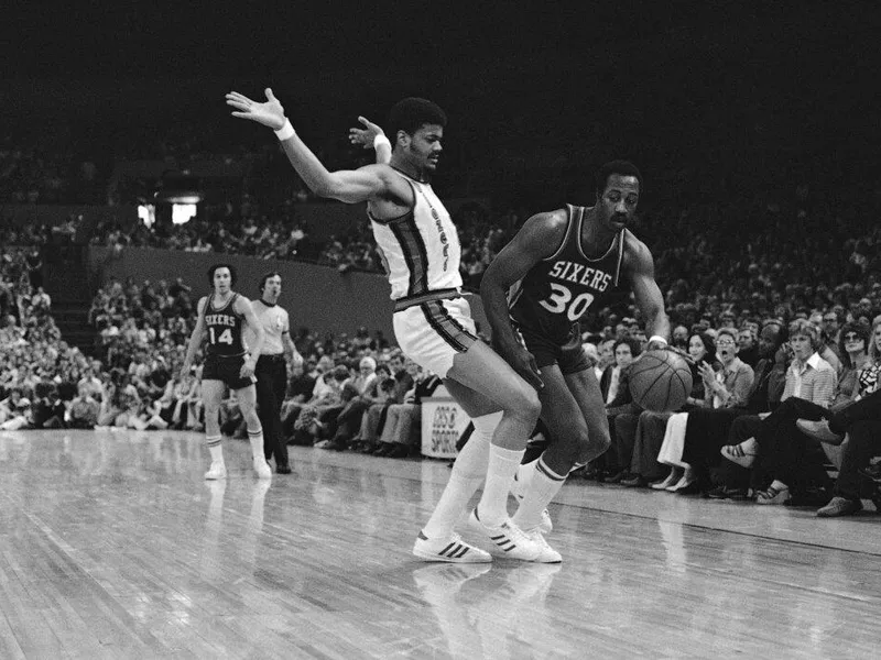 Maurice Lucas defends George McGinnis