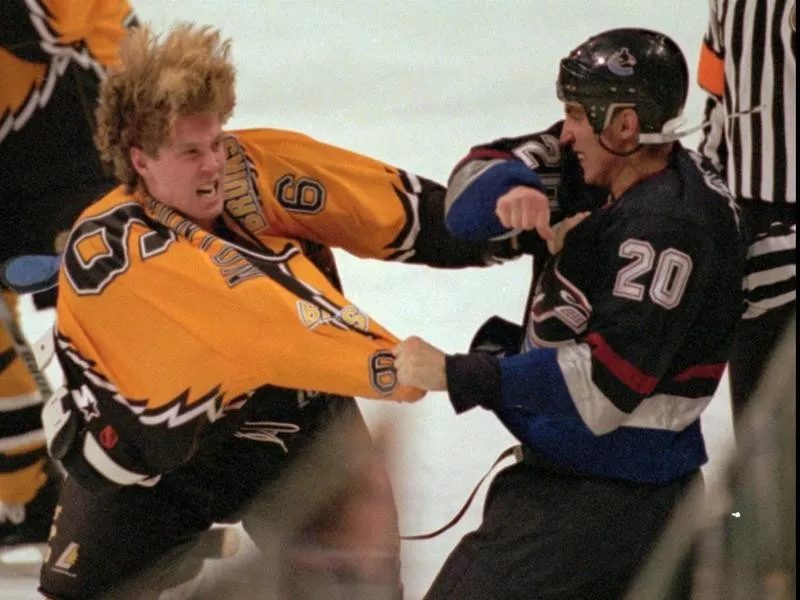 Joe Thornton fights early in his career