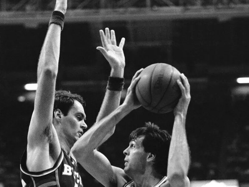 Randy Breuer defends Kevin McHale