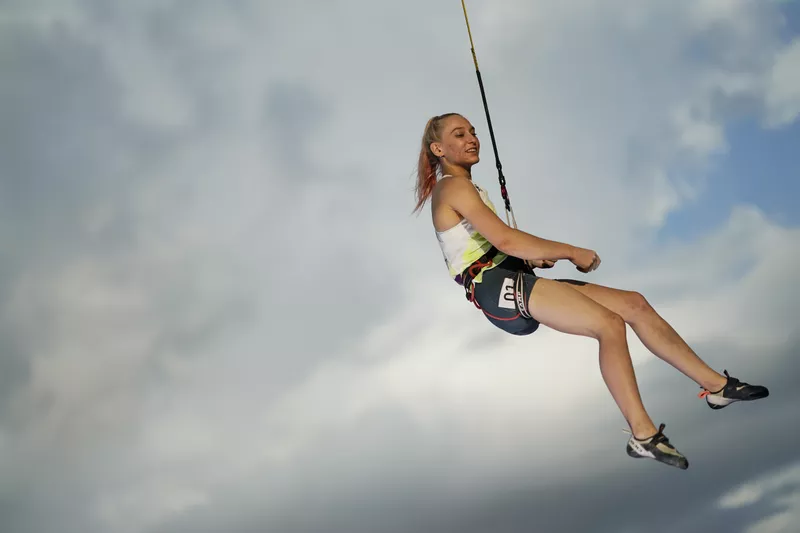 Janja Garnbret rappels down