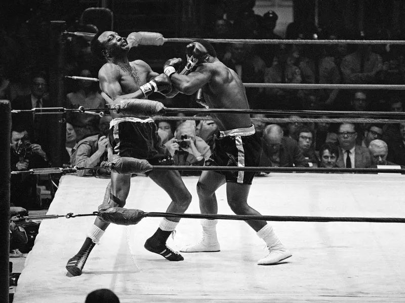 Joe Frazier fights against Bob Foster