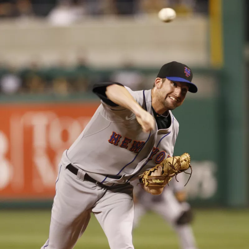 New York Mets pitcher Bobby Parnell throws ball