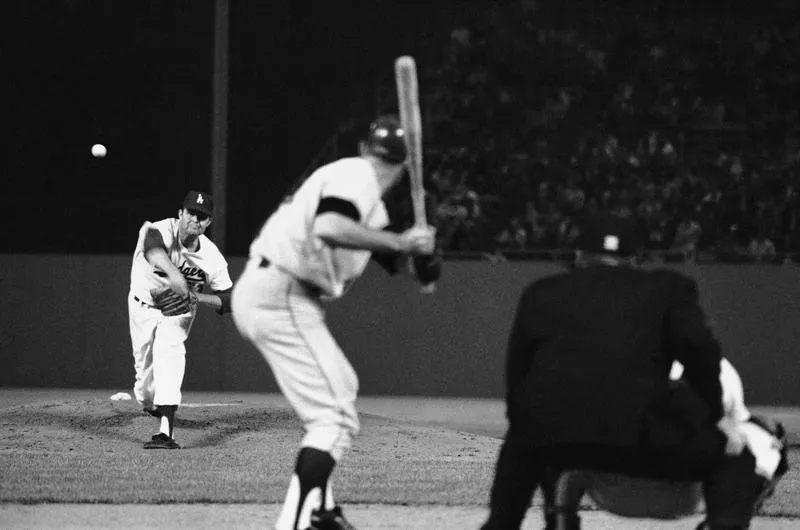 Don Drysdale pitches against San Francisco Giants