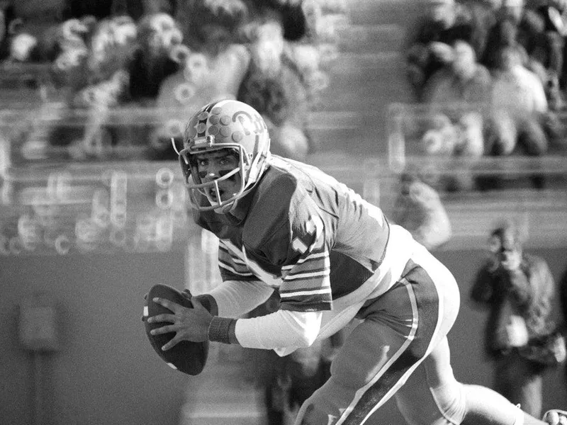 Pitt quarterback Dan Marino