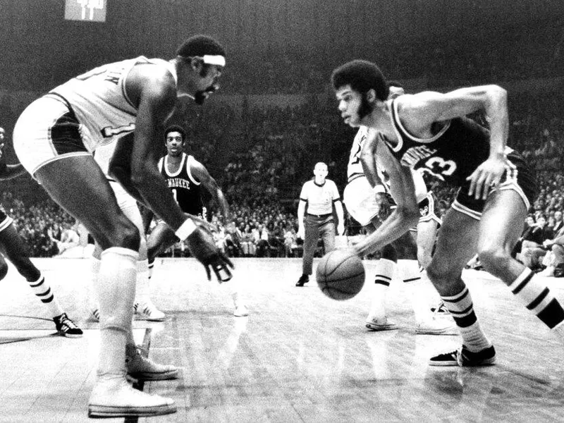 Wilt Chamberlain defends Kareem Abdul-Jabbar