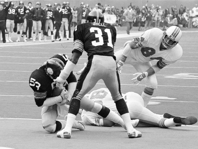 Bruce Hardy intercepts ball