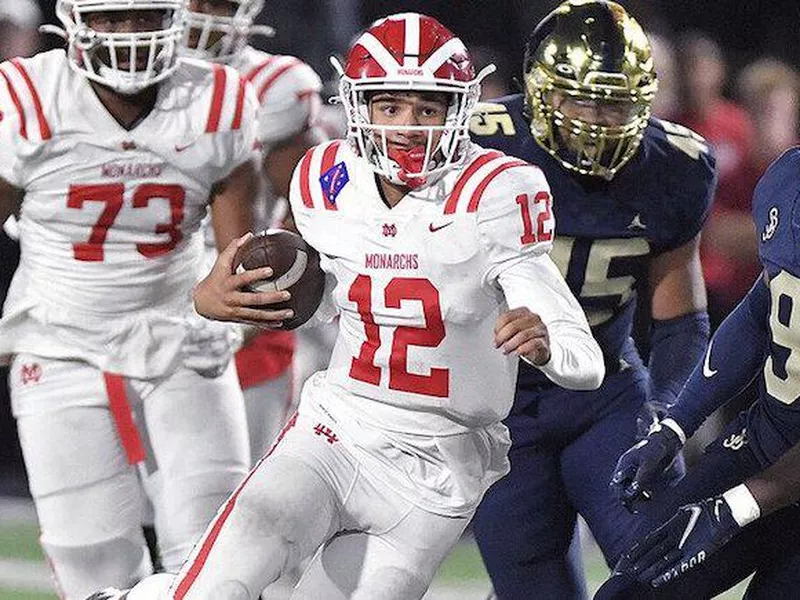 Mater Dei quarterback Elijah Brown