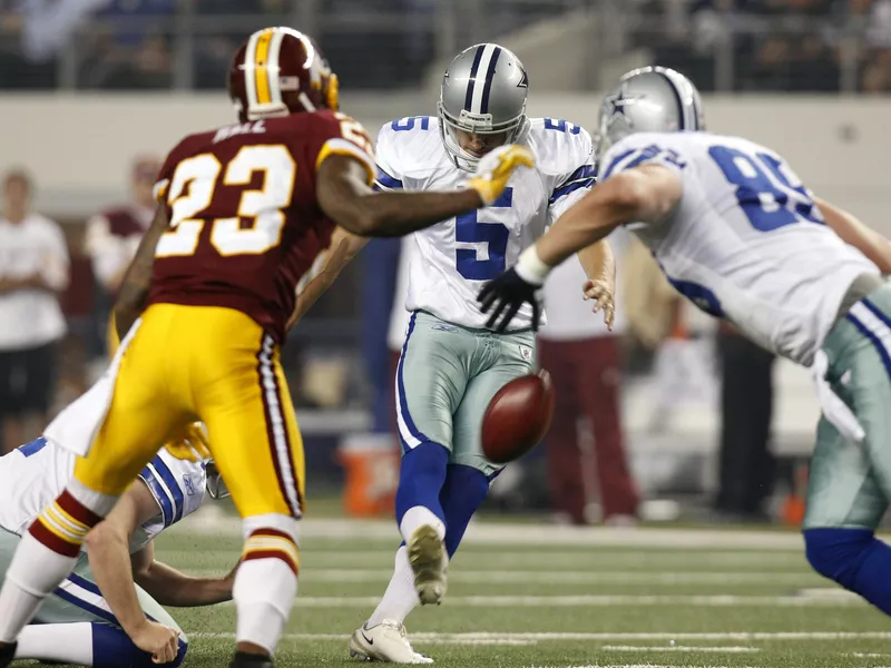 Dallas Cowboys kicker Dan Bailey scores a field goal