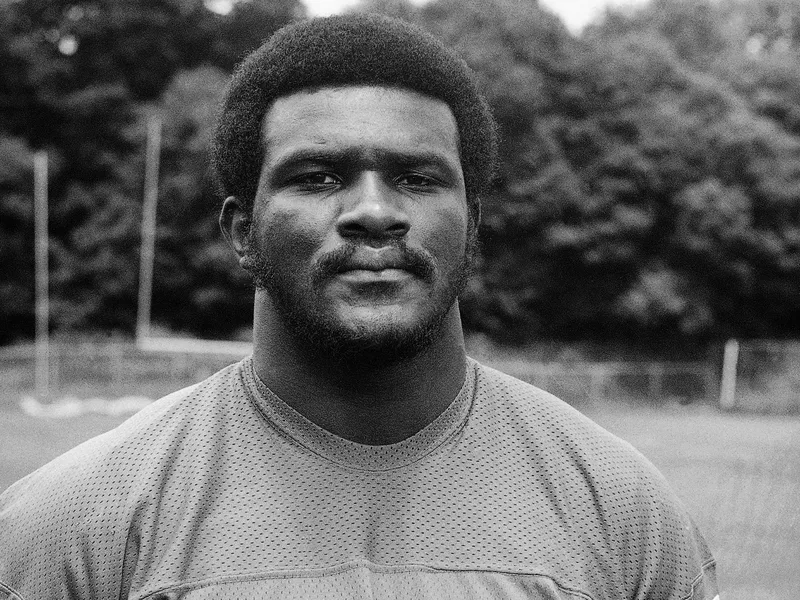 New York Giants linebacker Harry Carson