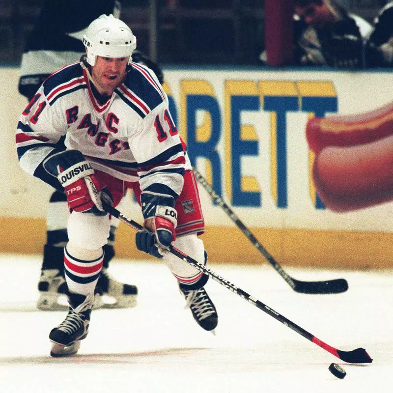 Mark Messier skates against the Tampa Bay Lightning