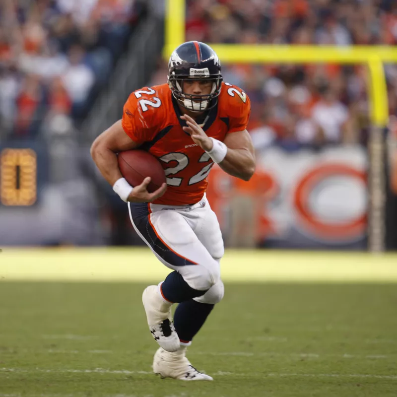 Peyton Hillis runs with ball