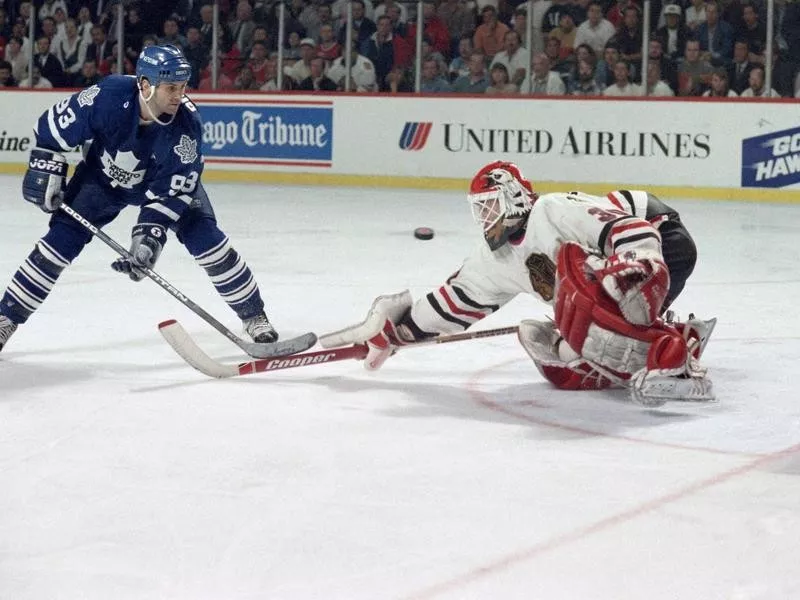 Doug Gilmour scores for the Toronto Maple Leafs