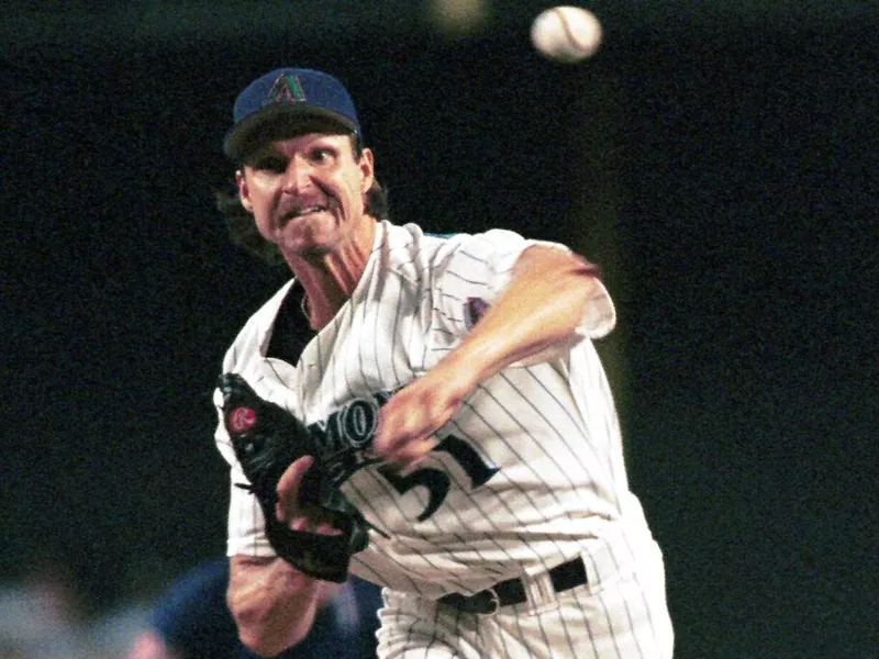 Randy Johnson pitching for Arizona Diamondbacks