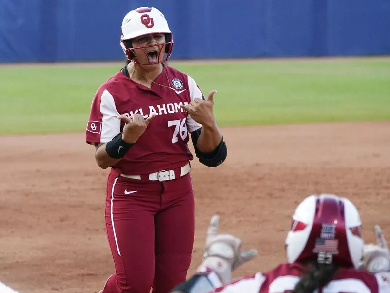 Oklahoma home run hitter Jocelyn Alo