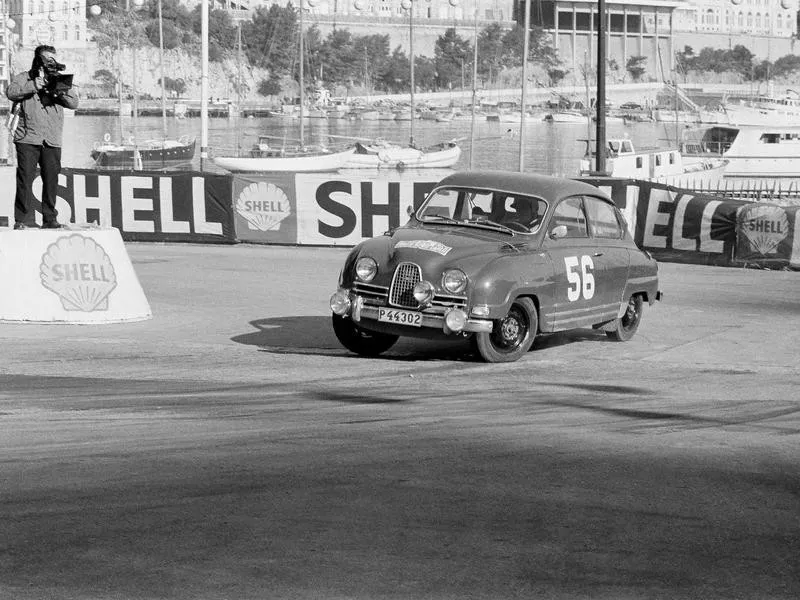 Pat Moss corners in her Saab