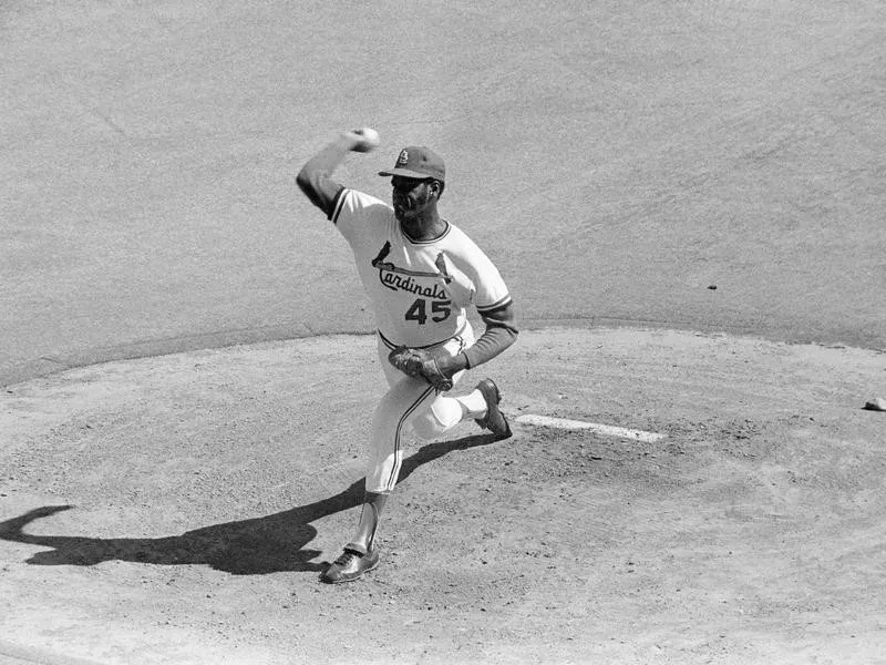 St. Louis Cardinals' Bob Gibson makes first pitch