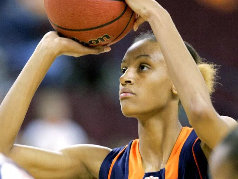 Auburn's Dewanna Bonner