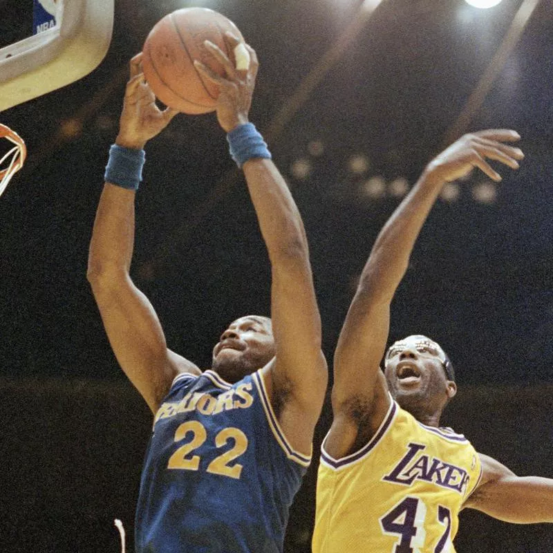 Warriors prepare to dunk against Lakers