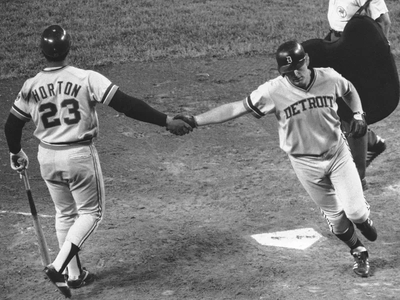 Willie Horton and Rusty Staub shaking hands