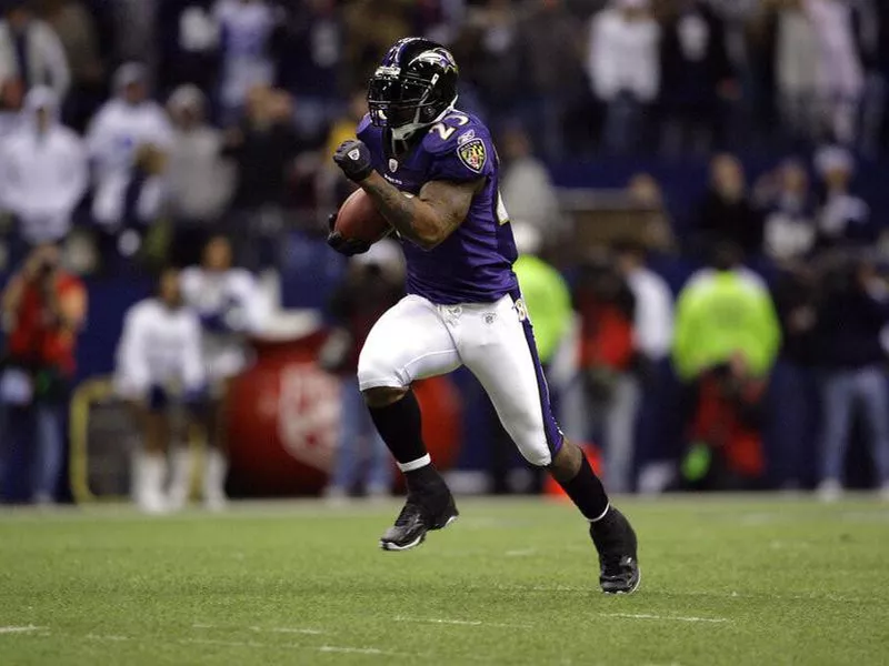 Baltimore Ravens running back Willis McGahee sprints