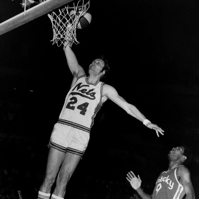 New York Nets superstar Rick Barry sinks one