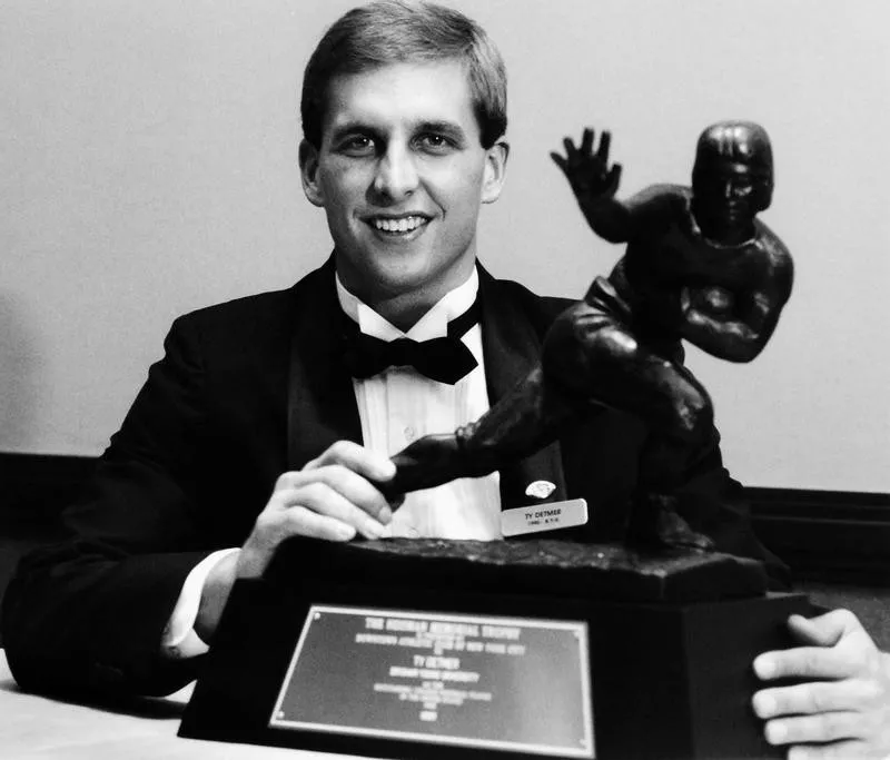 Ty Detmer posing with Heisman trophy