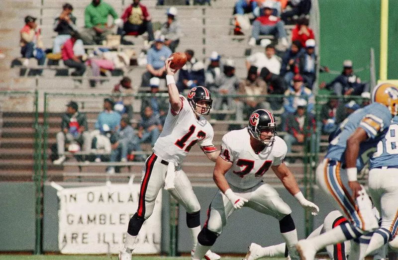 Houston Gamblers quarterback Jim Kelly