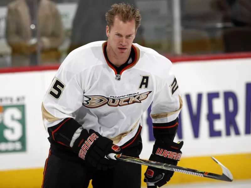 Anaheim Ducks defenseman Chris Pronger warms up