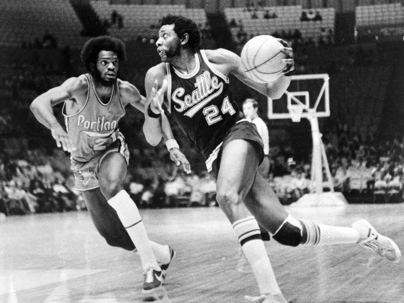 Spencer Haywood drives against Sidney Wicks