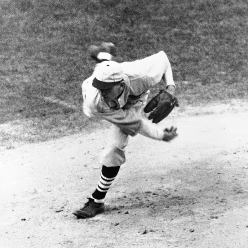 “Dizzy” Dean throwing the ball