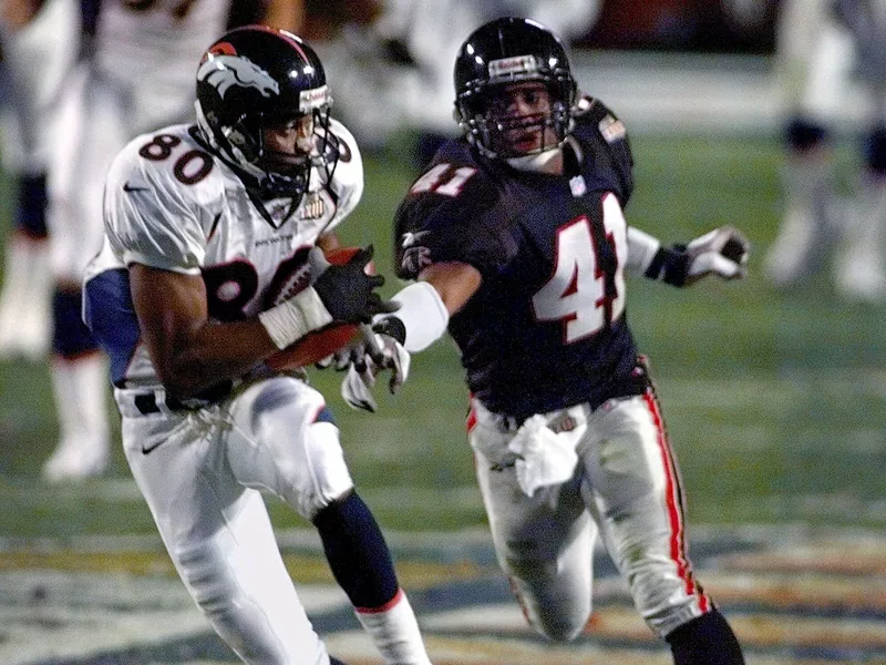 Denver Broncos wide receiver Rod Smith catches a pass