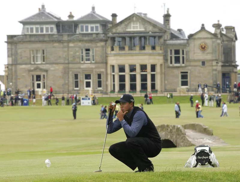 Tiger woods thinking on the putting green