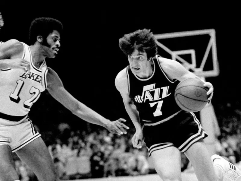 Pete Maravich dribbling