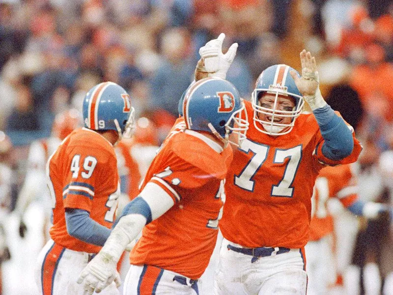 Denver Broncos linebacker Karl Mecklenburg